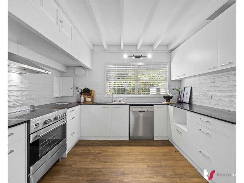 98 EAGLE HEIGHTS Road, Tamborine Mountain QLD 4272