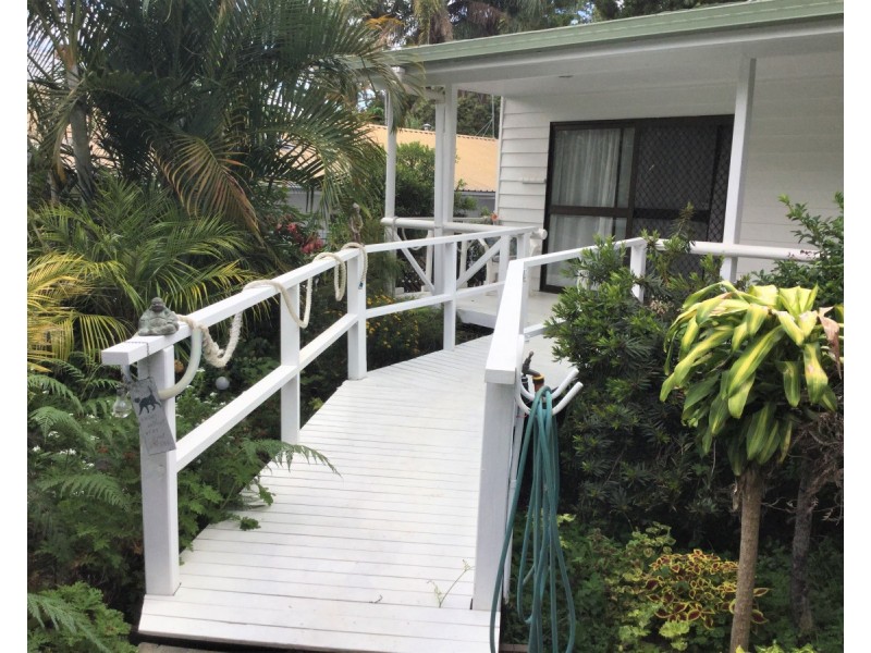 11 Carefree Street, Coochiemudlo Island QLD 4184