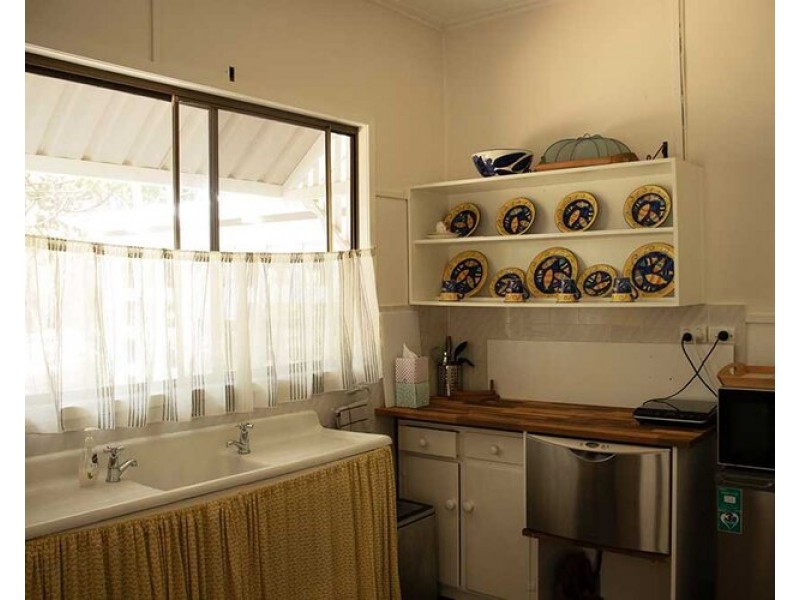 92 Elizabeth Street, Coochiemudlo Island QLD 4184