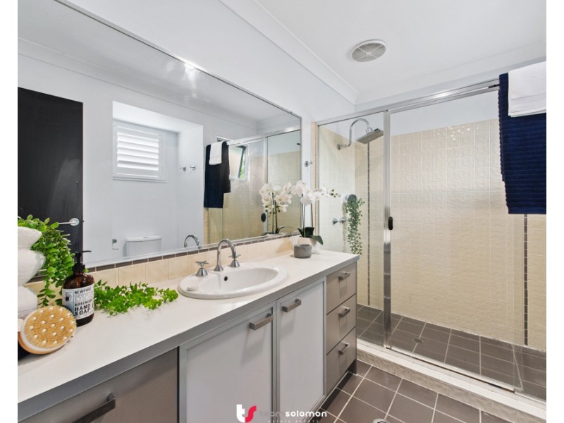 2 Shaw Place, Redland Bay QLD 4165