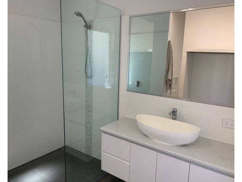 1 Cypress Street, Coochiemudlo Island QLD 4184