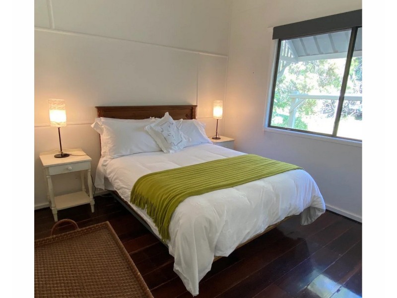 92 Elizabeth Street, Coochiemudlo Island QLD 4184