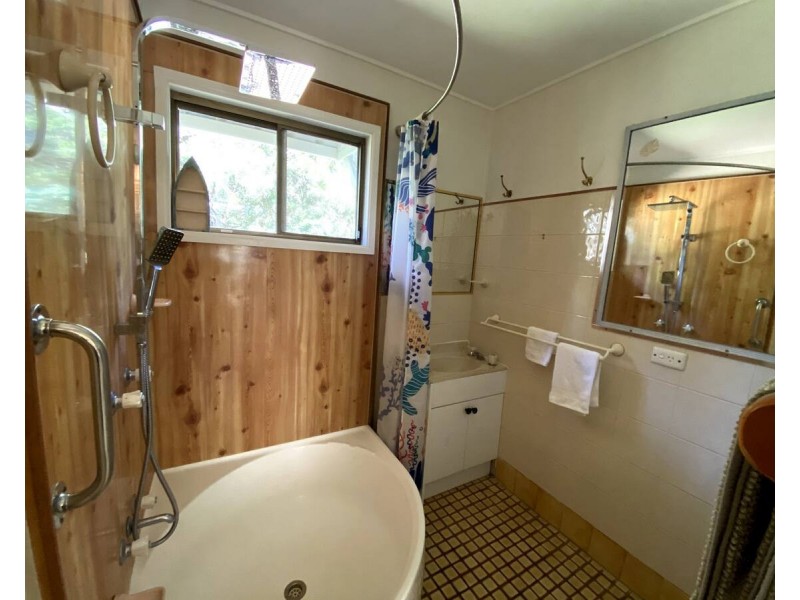 92 Elizabeth Street, Coochiemudlo Island QLD 4184