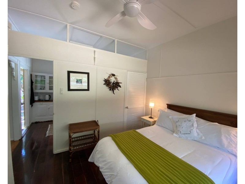 92 Elizabeth Street, Coochiemudlo Island QLD 4184