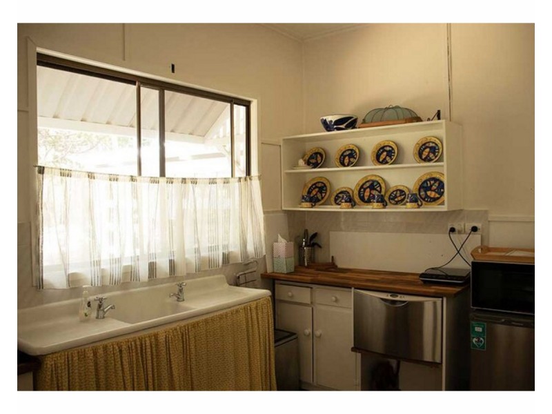 92 Elizabeth Street, Coochiemudlo Island QLD 4184