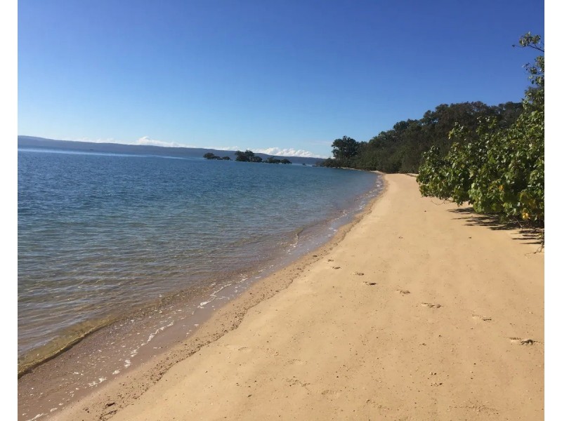 92 Elizabeth Street, Coochiemudlo Island QLD 4184