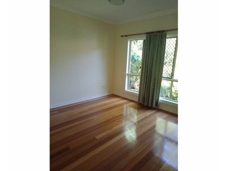 4 Mooroondu Street, Coochiemudlo Island QLD 4184