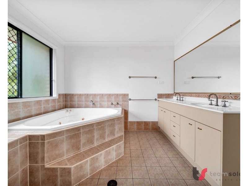 12 Yarraman Place, Forest Lake QLD 4078