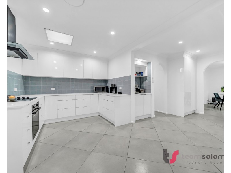 4 Sandra Court, Redland Bay QLD 4165