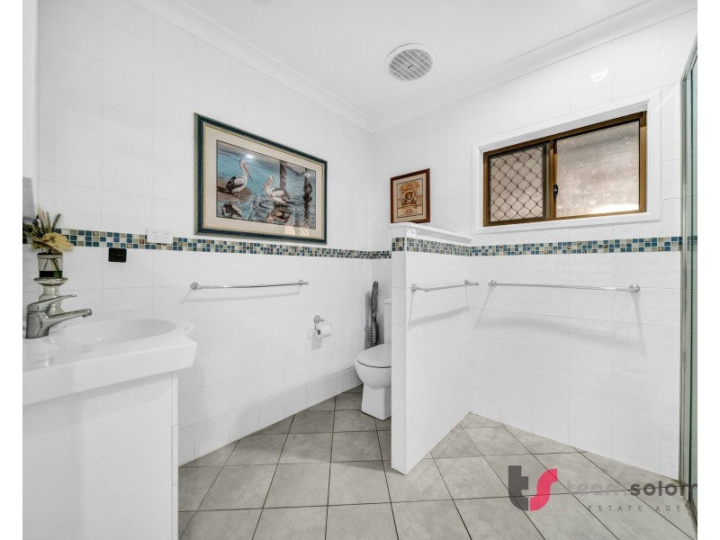 4 Sandra Court, Redland Bay QLD 4165