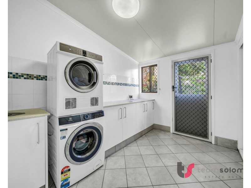 4 Sandra Court, Redland Bay QLD 4165