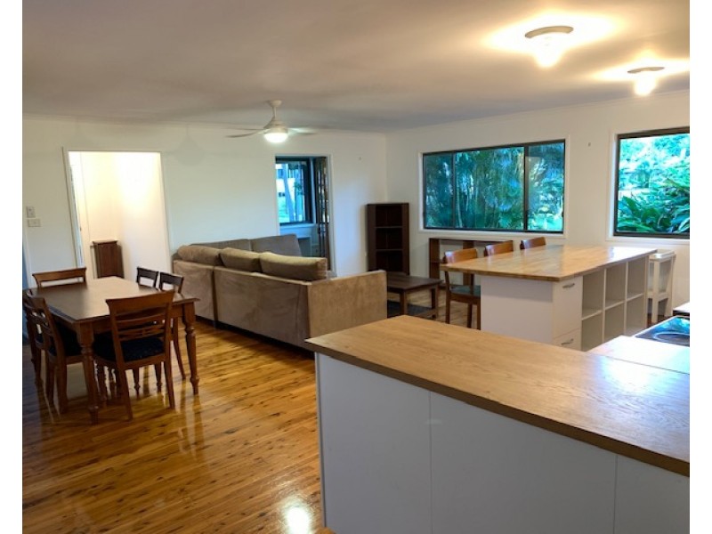 19 Kingfisher Street, Coochiemudlo Island QLD 4184