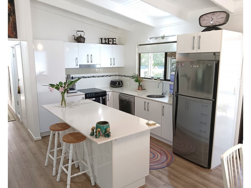 15 Deanbilla Street, Coochiemudlo Island QLD 4184