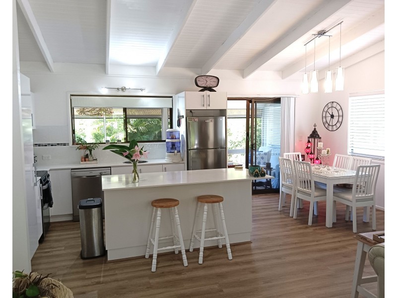 15 Deanbilla Street, Coochiemudlo Island QLD 4184