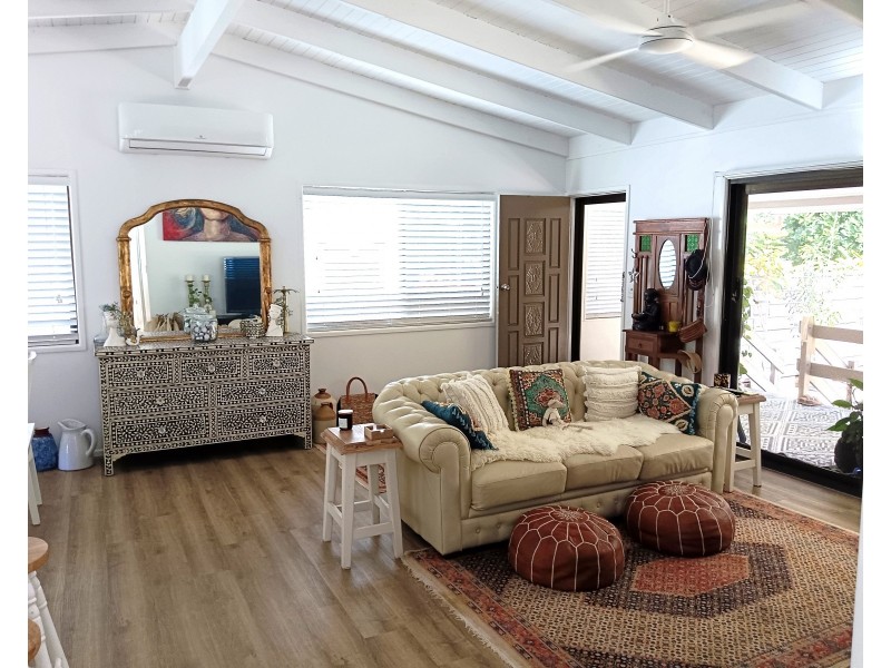 15 Deanbilla Street, Coochiemudlo Island QLD 4184