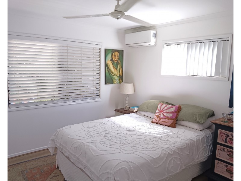 15 Deanbilla Street, Coochiemudlo Island QLD 4184