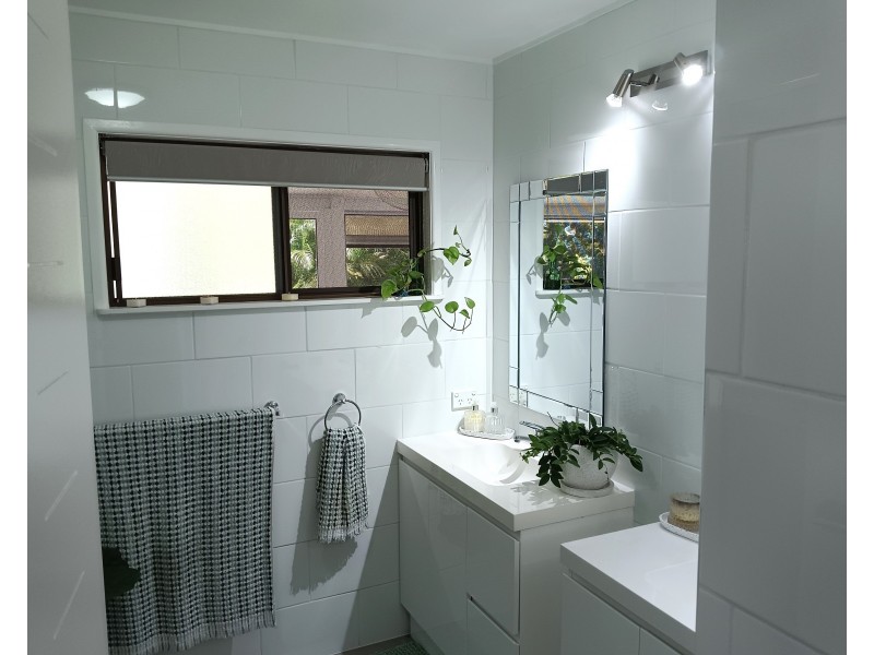 15 Deanbilla Street, Coochiemudlo Island QLD 4184