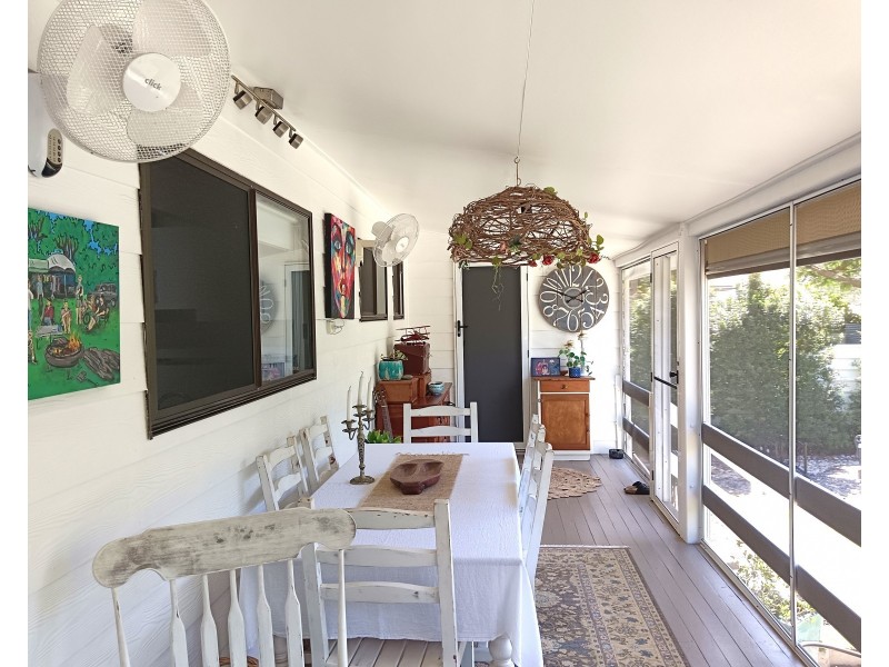 15 Deanbilla Street, Coochiemudlo Island QLD 4184