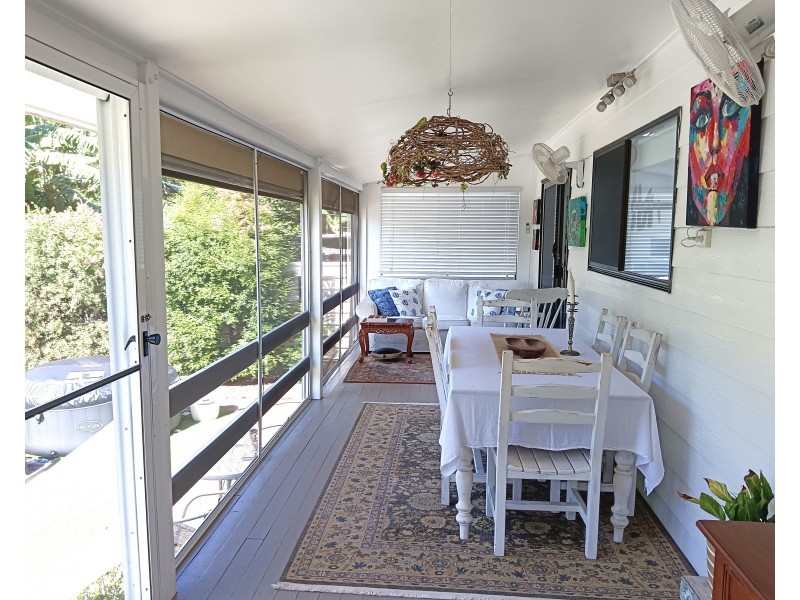 15 Deanbilla Street, Coochiemudlo Island QLD 4184