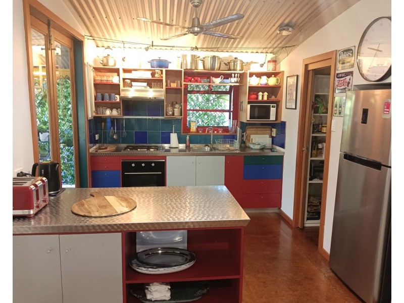 11 James Street, Coochiemudlo Island QLD 4184