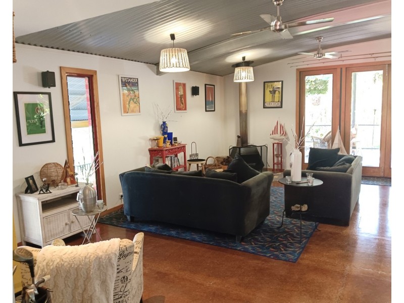 11 James Street, Coochiemudlo Island QLD 4184