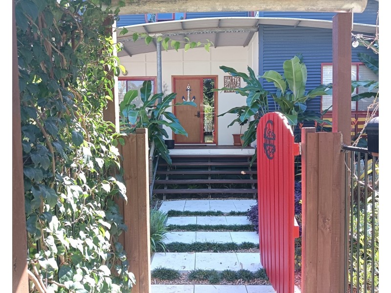 11 James Street, Coochiemudlo Island QLD 4184