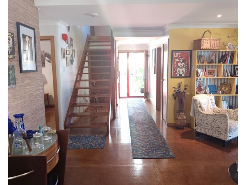 11 James Street, Coochiemudlo Island QLD 4184