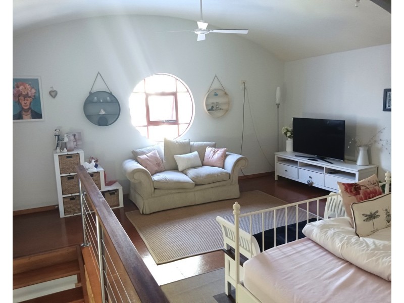 11 James Street, Coochiemudlo Island QLD 4184