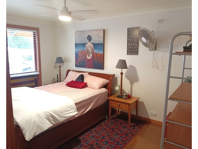 11 James Street, Coochiemudlo Island QLD 4184