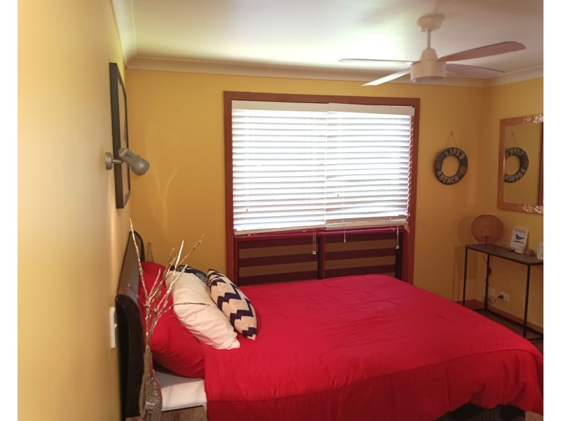 11 James Street, Coochiemudlo Island QLD 4184