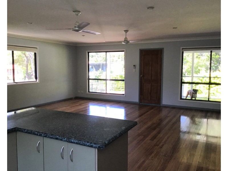 10 Mareela Street, Coochiemudlo Island QLD 4184