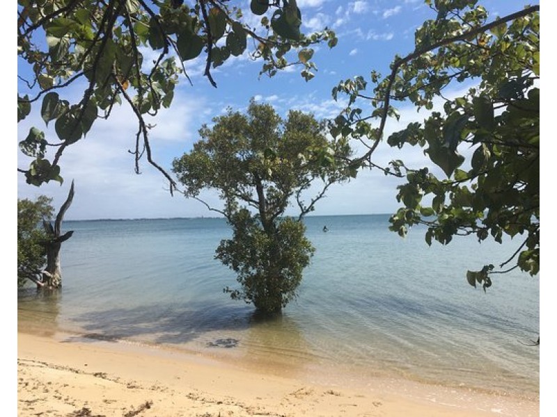 40 Elizabeth Street, Coochiemudlo Island QLD 4184