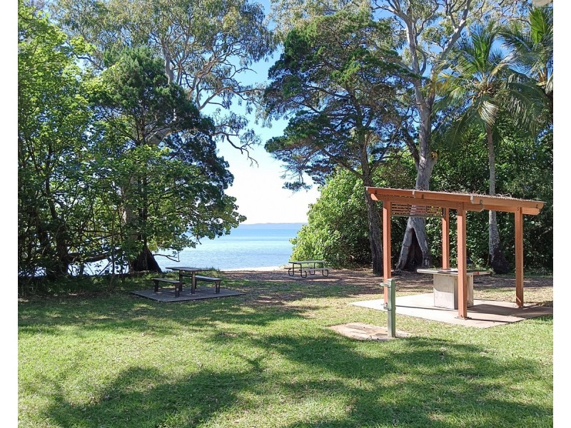 22-24 Mooroondu Street, Coochiemudlo Island QLD 4184