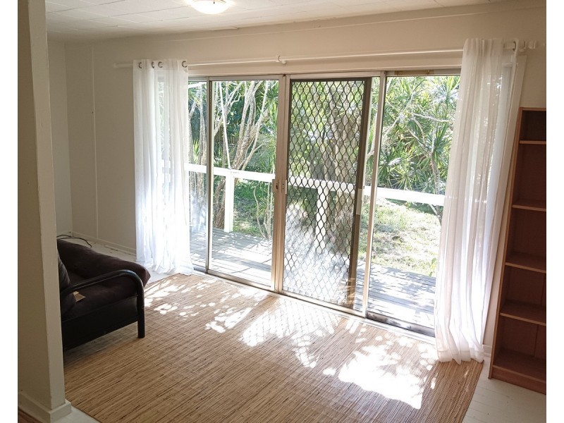 22-24 Mooroondu Street, Coochiemudlo Island QLD 4184