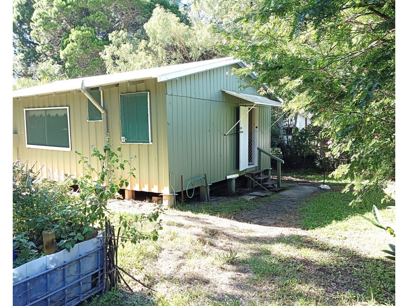 22-24 Mooroondu Street, Coochiemudlo Island QLD 4184