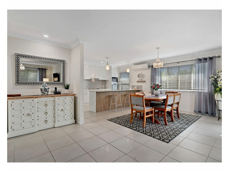 32 Amalia Street, Birkdale QLD 4159