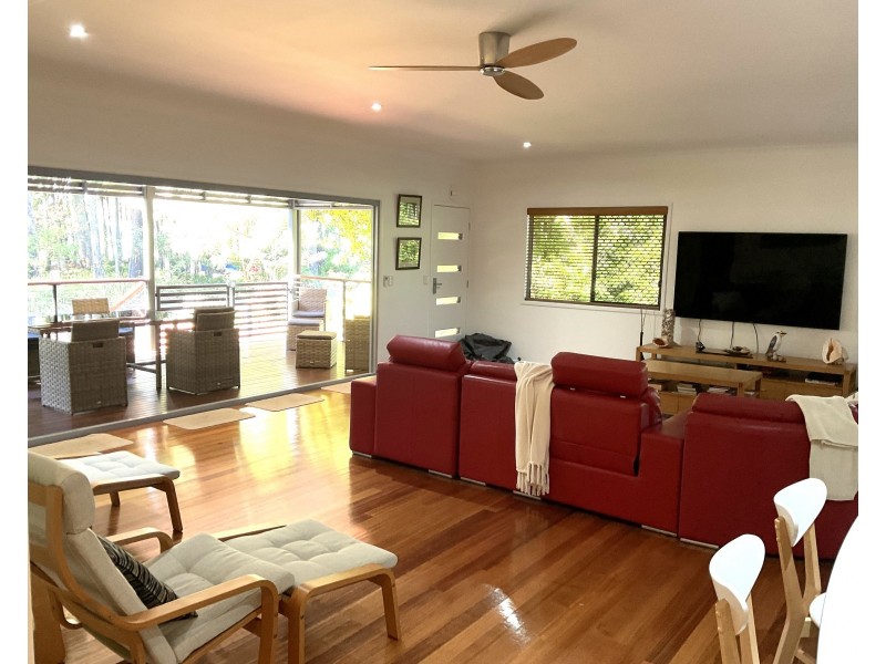 84 Victoria Parade, Coochiemudlo Island QLD 4184