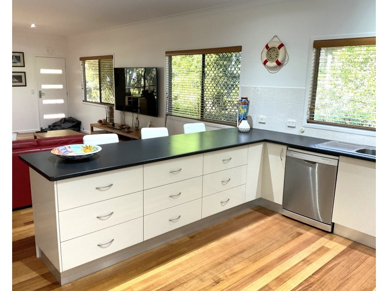 84 Victoria Parade, Coochiemudlo Island QLD 4184