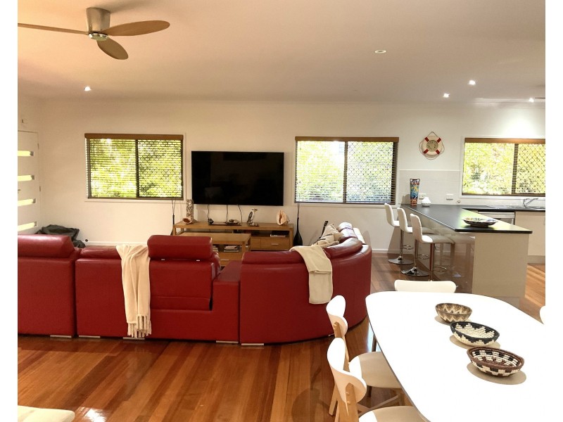 84 Victoria Parade, Coochiemudlo Island QLD 4184