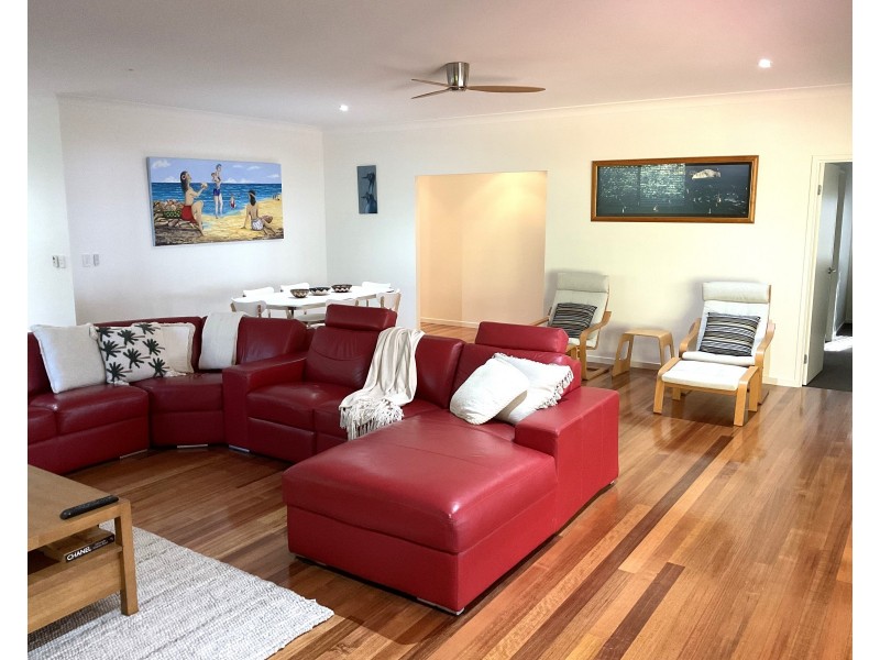 84 Victoria Parade, Coochiemudlo Island QLD 4184