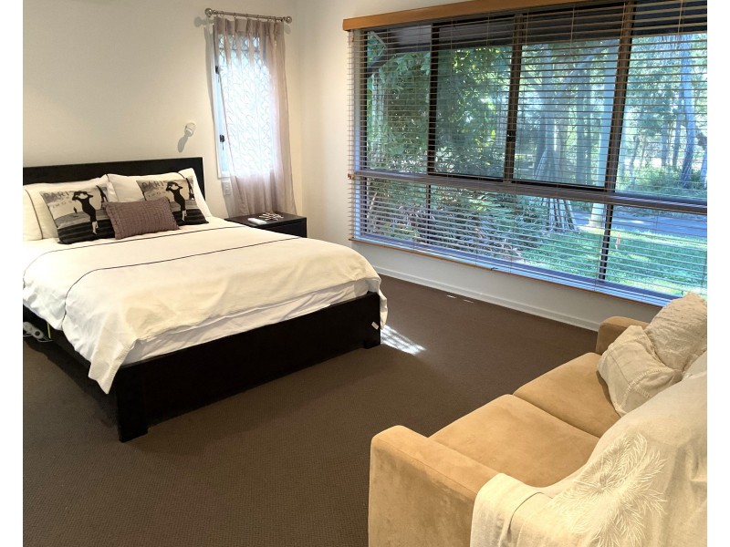 84 Victoria Parade, Coochiemudlo Island QLD 4184