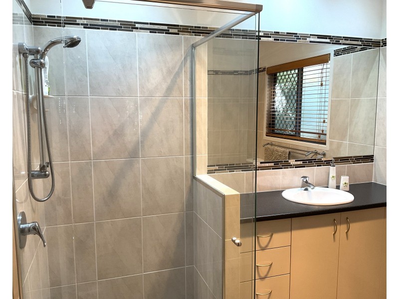 84 Victoria Parade, Coochiemudlo Island QLD 4184