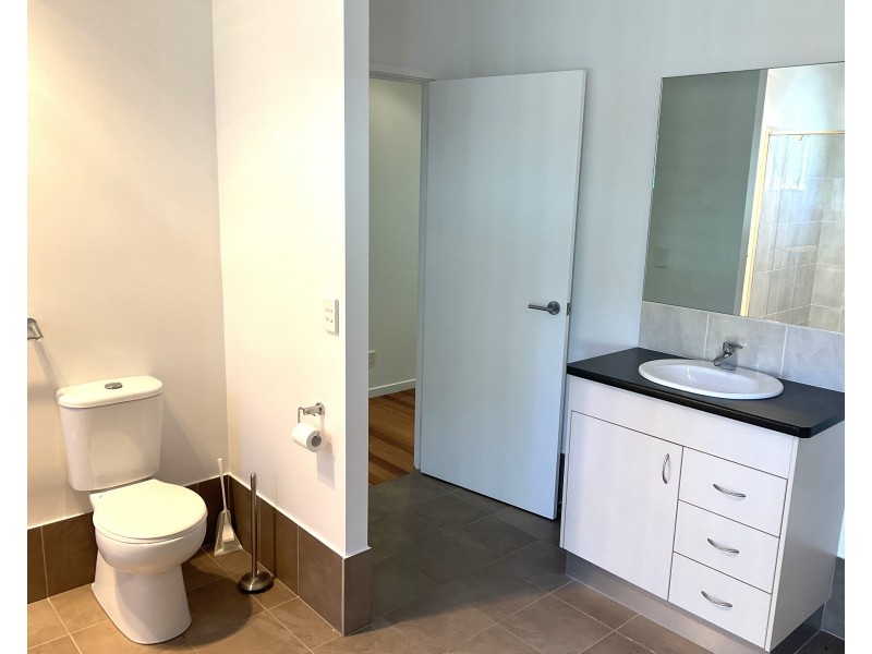 84 Victoria Parade, Coochiemudlo Island QLD 4184