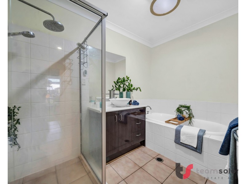 17 Horizon Place, Redland Bay QLD 4165