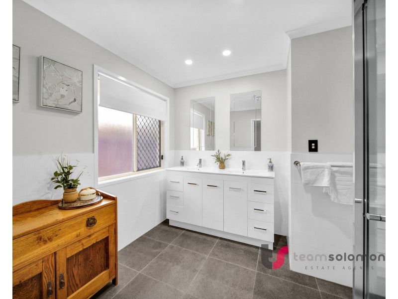 11 Portland Parade, Redland Bay QLD 4165