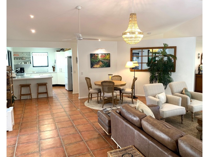 17 Aminya Street, Coochiemudlo Island QLD 4184