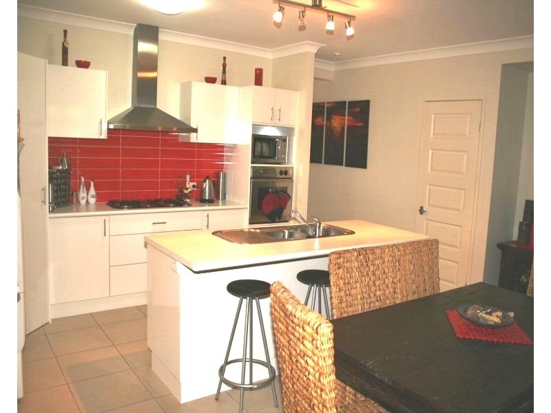 19 Merindah Street, Coochiemudlo Island QLD 4184