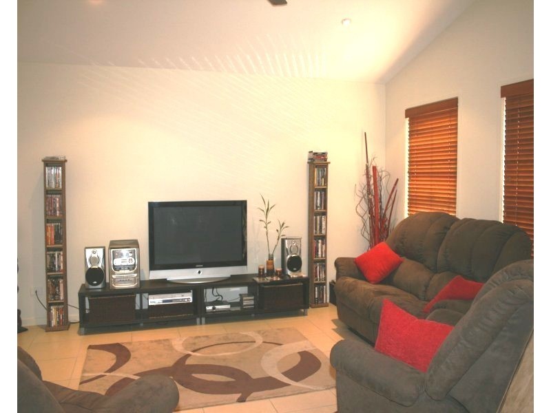 19 Merindah Street, Coochiemudlo Island QLD 4184