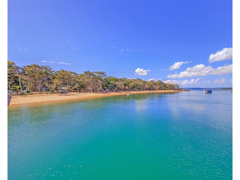 19 Merindah Street, Coochiemudlo Island QLD 4184