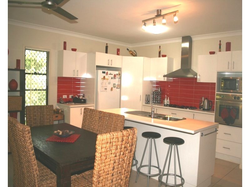 19 Merindah Street, Coochiemudlo Island QLD 4184
